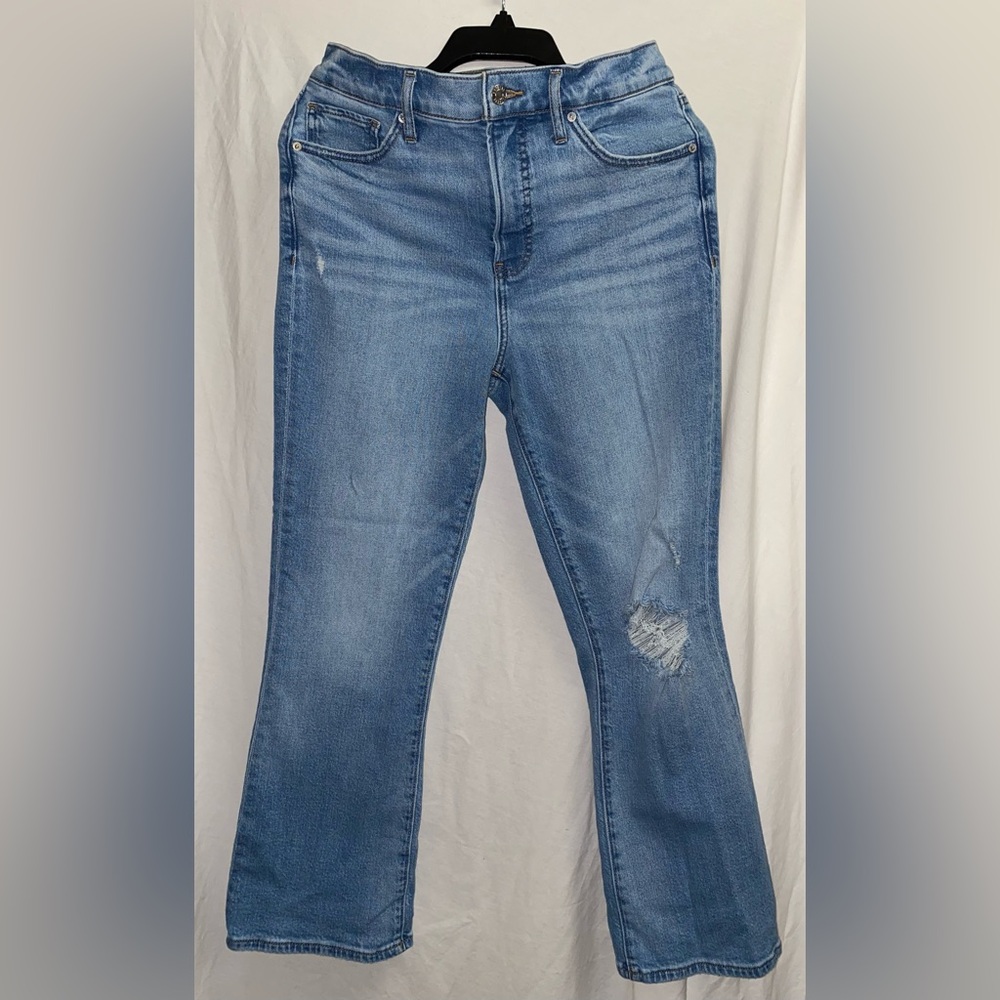 Express brand distressed cropped flare high-rise stretch jeans size 6R.
